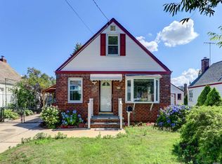 15 Marvin Ave, Hicksville, NY 11801