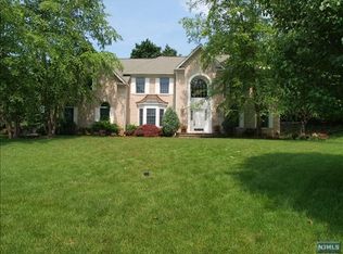 23 Carrington Ct, Woodcliff Lake, NJ 07677