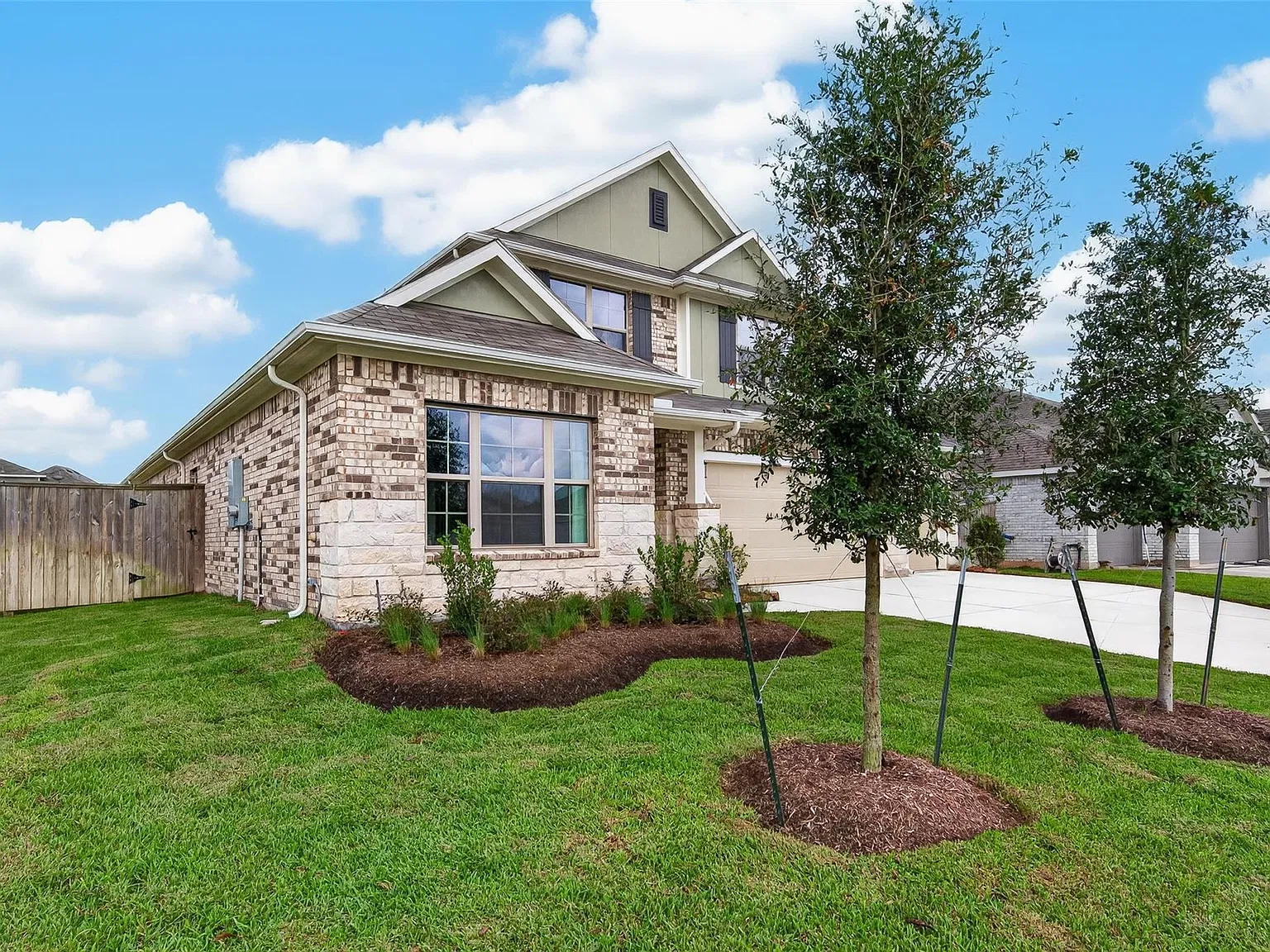 4 bed, 3.0 bath, 2490 sqft, $2,850 — Photo 2