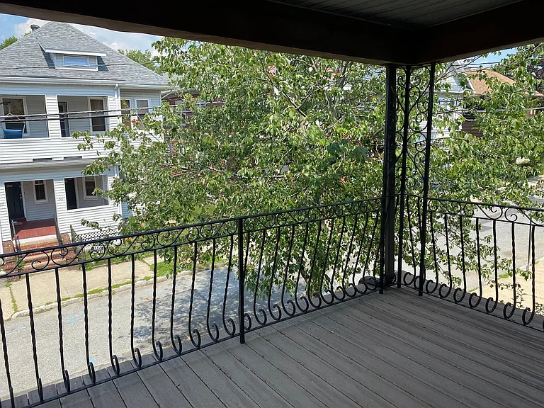 96 Capen St #2 — Photo 10