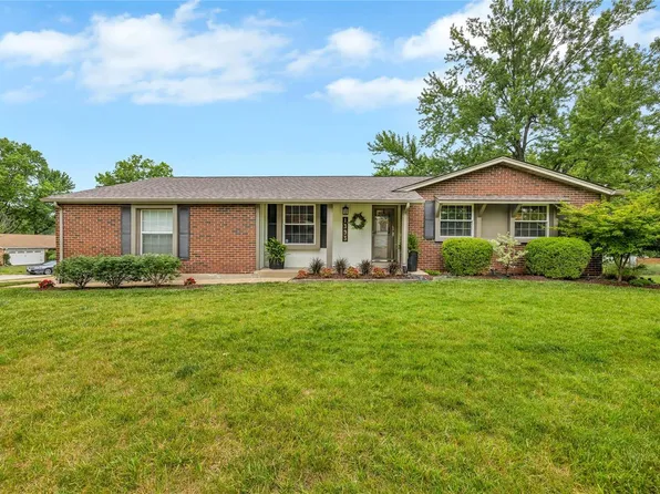 1393 Virginia Dr, Ballwin, MO 63011