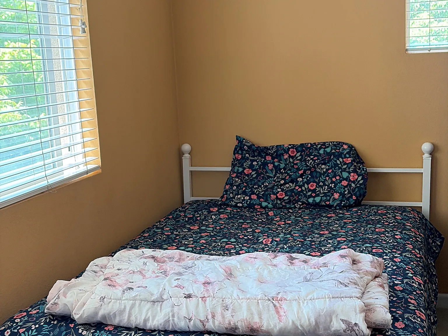 5 bed, 2700 sqft, $1,300 — Photo 4