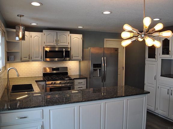 5th image of 51 Greenway Dr