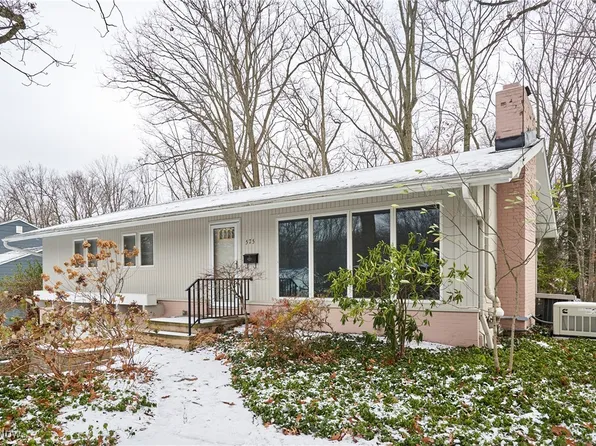 575 Fairhill Dr, Akron, OH 44313