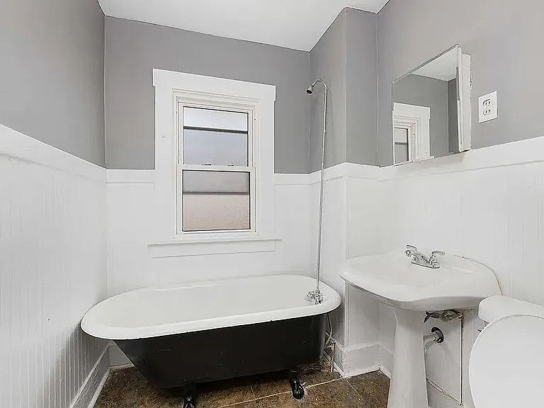 2209 Farnam St — Photo 11