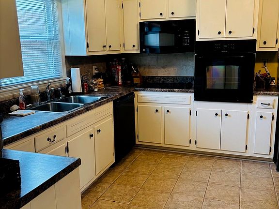 5th image of 2076 Riverdale Rd