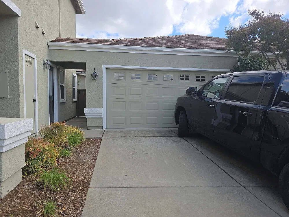 3 bed, 2.5 bath, 1423 sqft, $3,000 — Photo 1