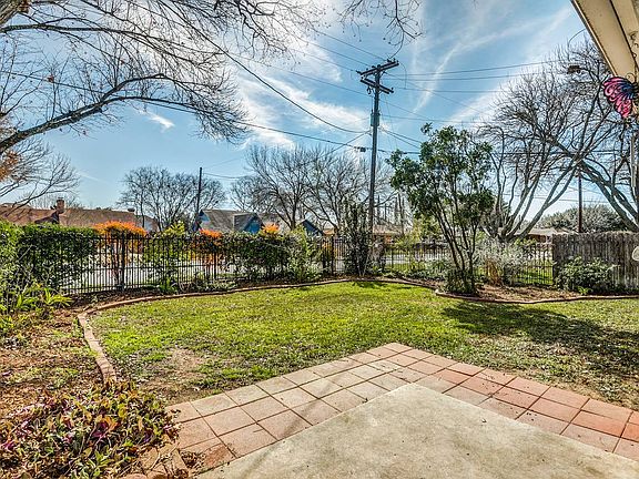 4th image of 1782 Broadmoor Dr