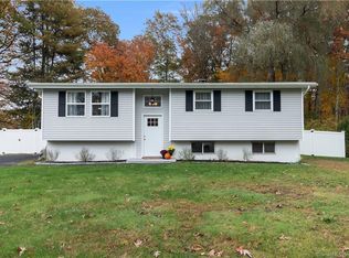 24 Country Club Dr, Ledyard, CT 06339