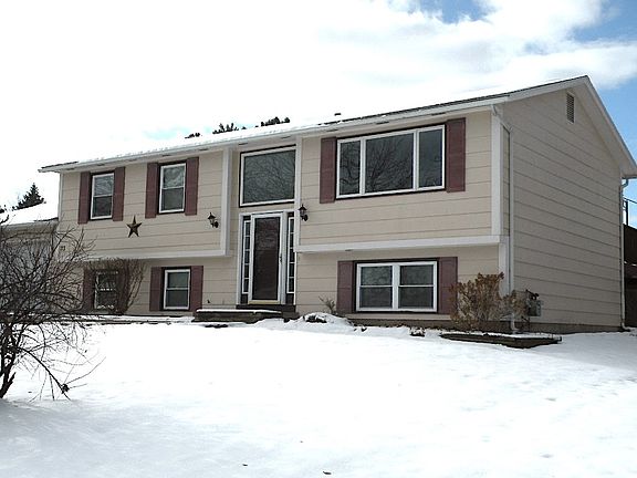 2nd image of 33 Groveview Cir