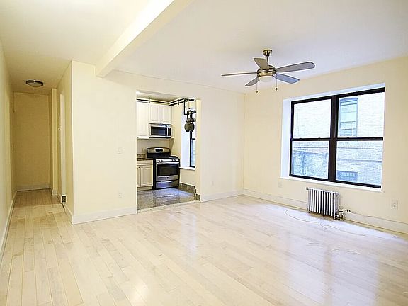 2nd image of 75 Saint Nicholas Pl APT 1G