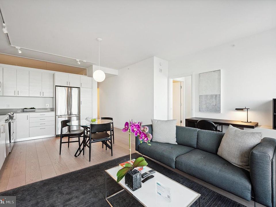 1st image of 2930 Walnut St #3718