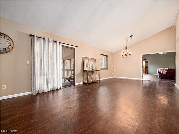 5th image of 298 Hickory Ln
