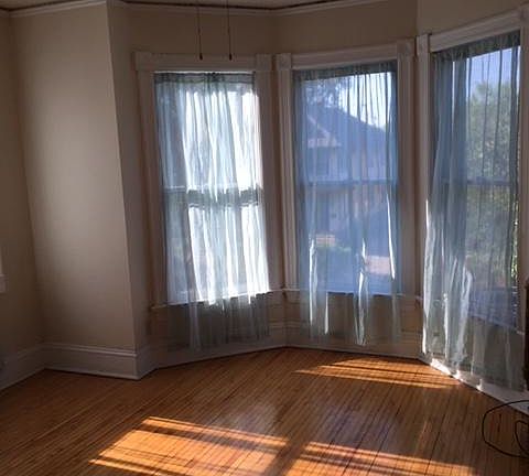 3rd image of 883 W Dayton Ave