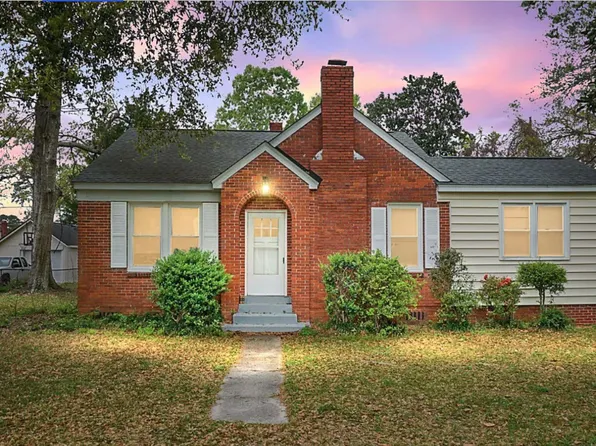 1222 Pickens St, Hanahan, SC 29410