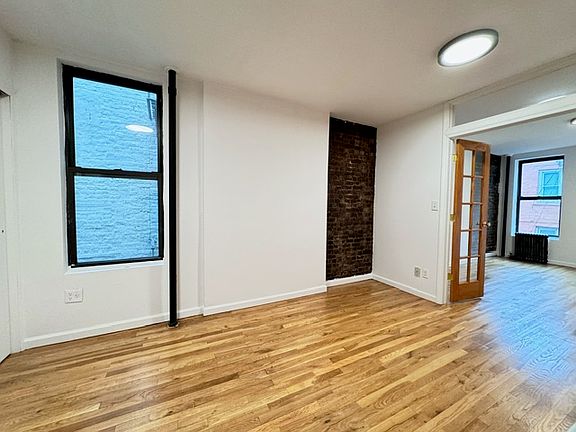3rd image of 206 E 6th St APT 9