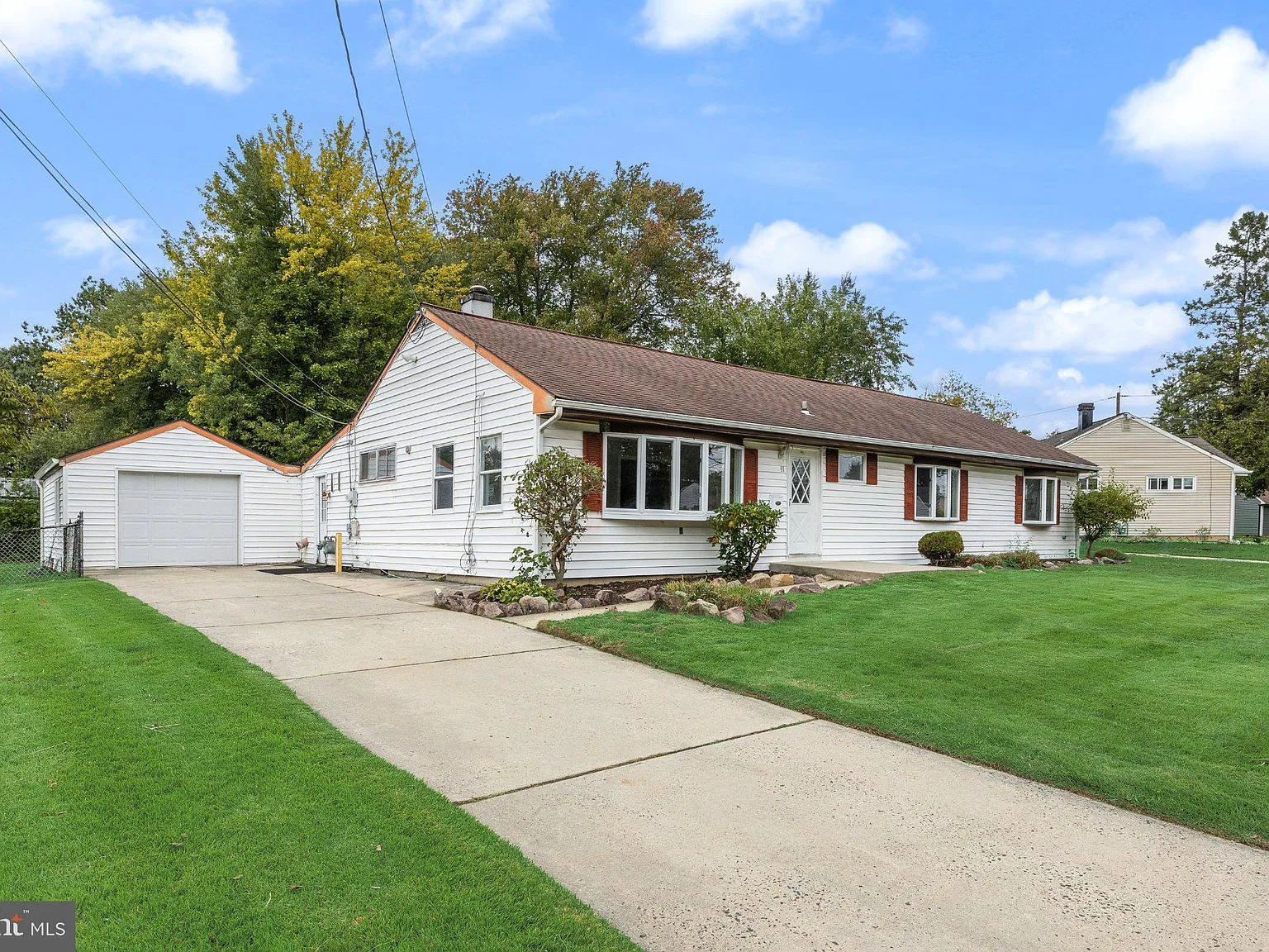 4 bed, 2.0 bath, 1945 sqft, $3,200 — Photo 4