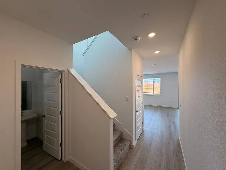 12629 Hereford Ave — Photo 5