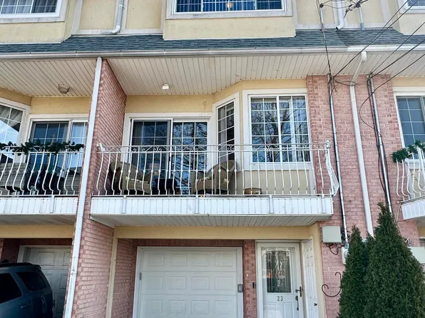 23 Peacock Loop, Staten Island, NY 10309