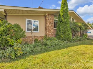 2601 Robinson Rd, Newton, NC 28658