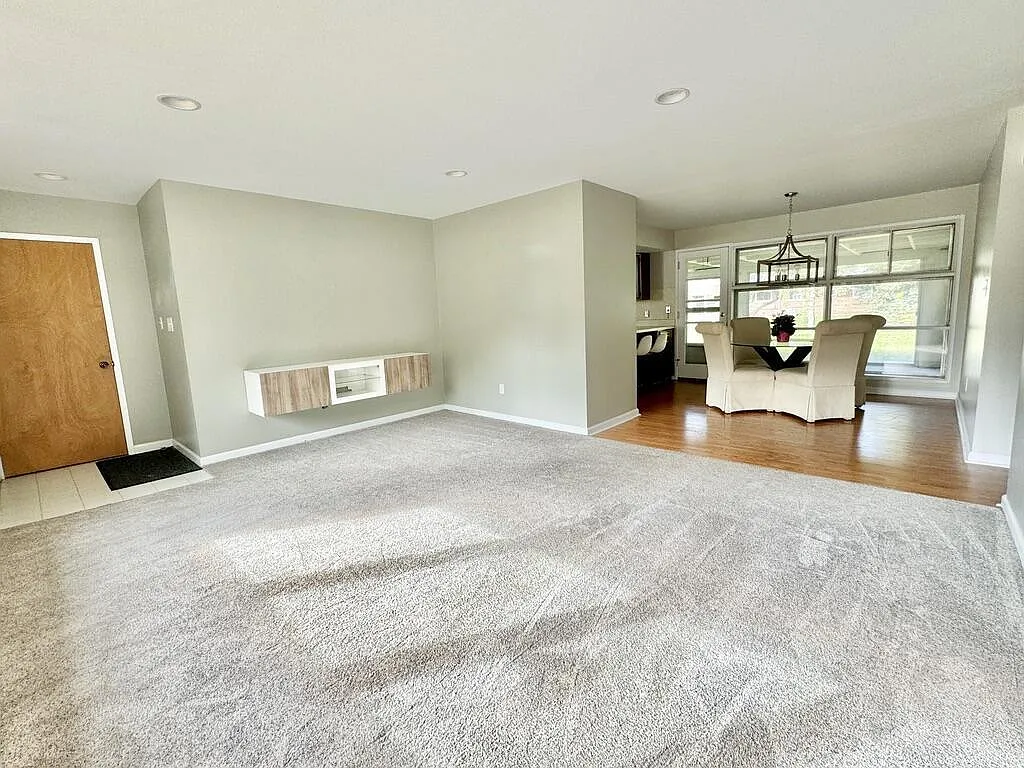 3 bed, 1.5 bath, 1211 sqft, $1,900 — Photo 3