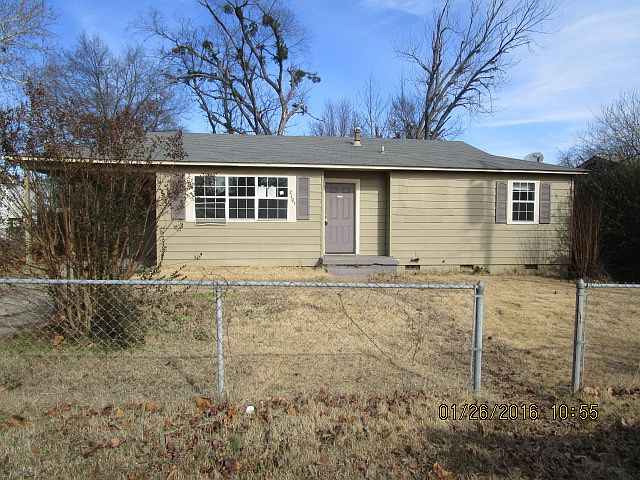 1st image of 2105 Poplar St