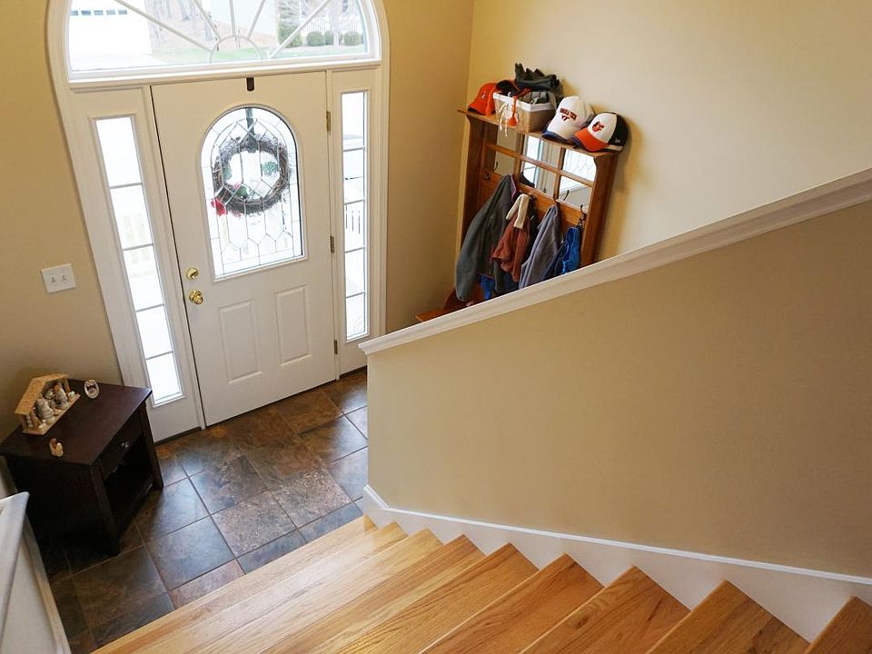 Bright spacious entry
