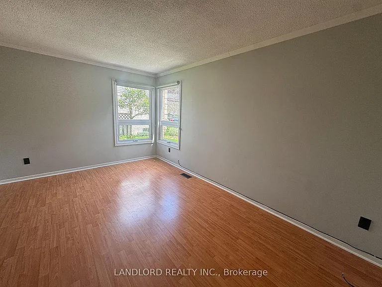 833 Laurier Ave — Photo 19