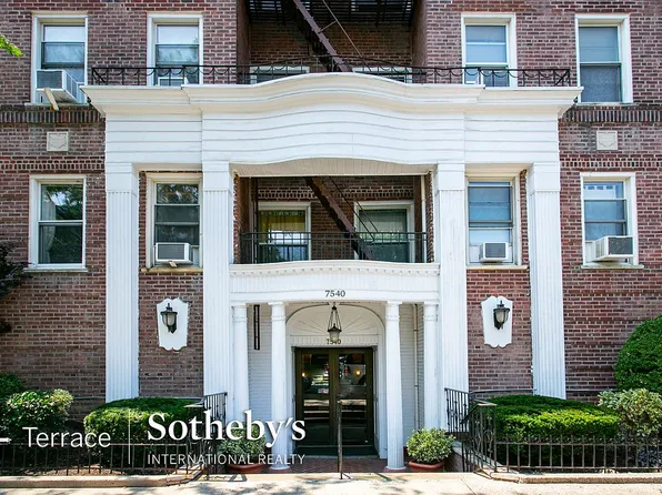 75-40 Austin St #2GR, Forest Hills, NY 11375