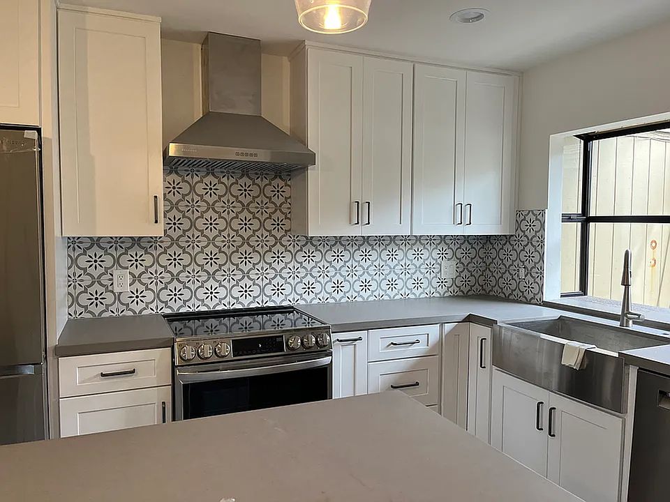 1st image of 352 Winsome Pl