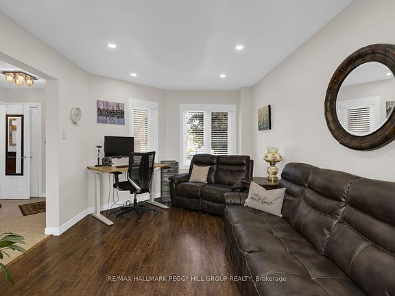 5th image of 35 Victorway Dr