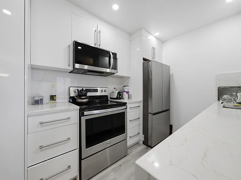 2004 Fullerton Ave #1301 — Photo 4