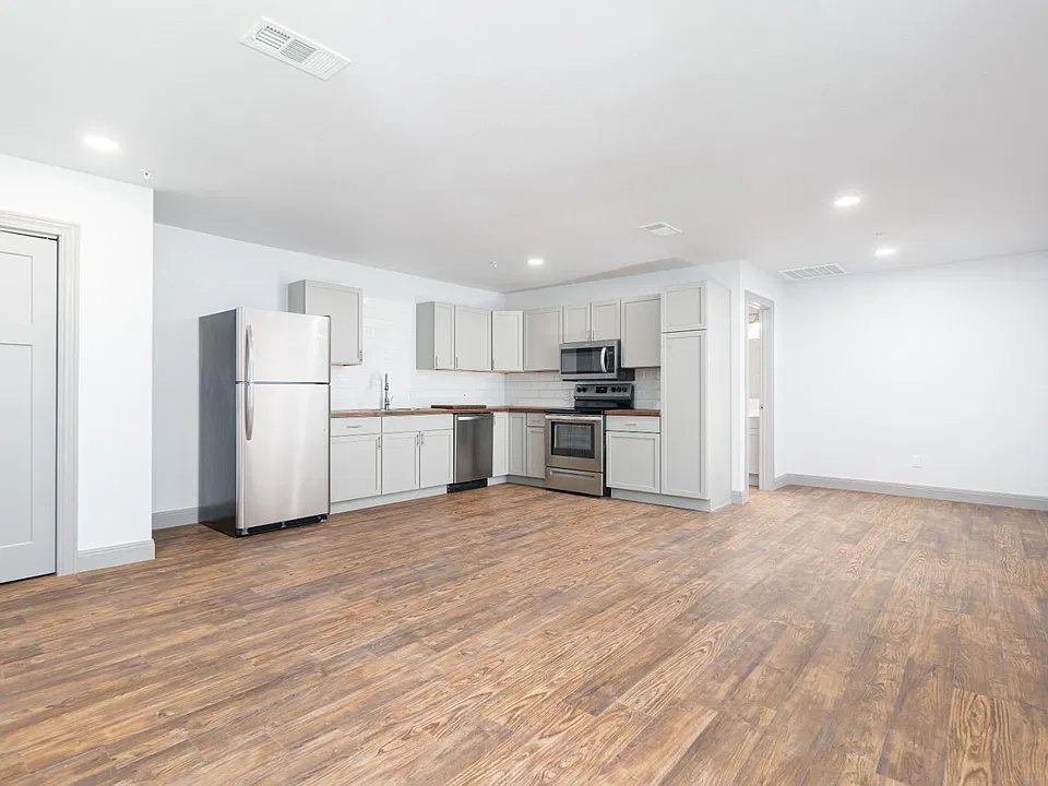 618 Live Oak St #11
