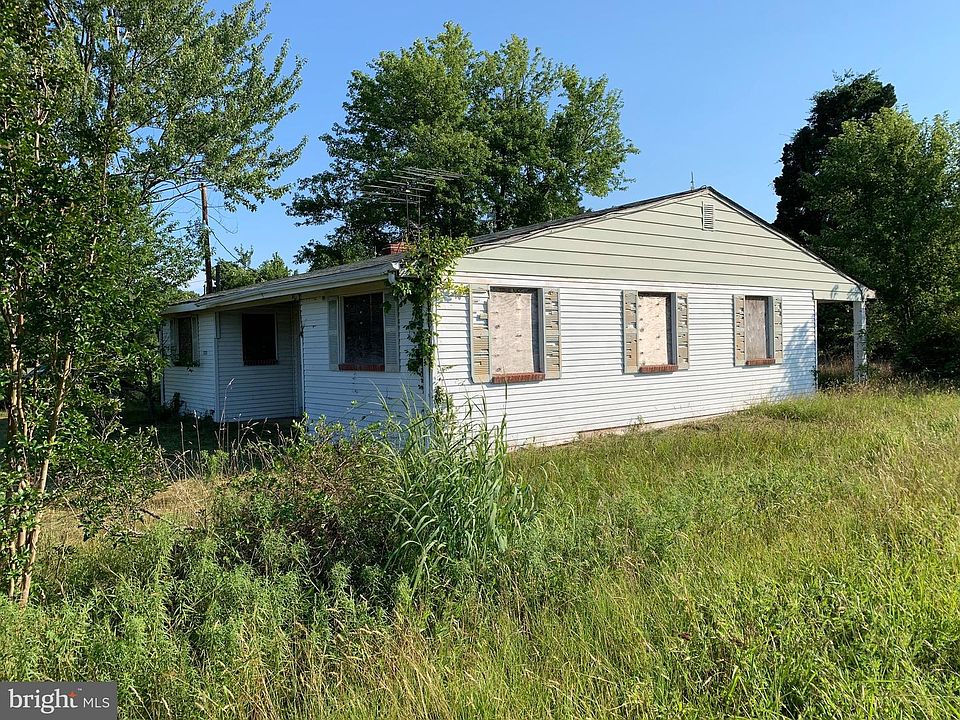 1st image of 22775 Fairview Dr