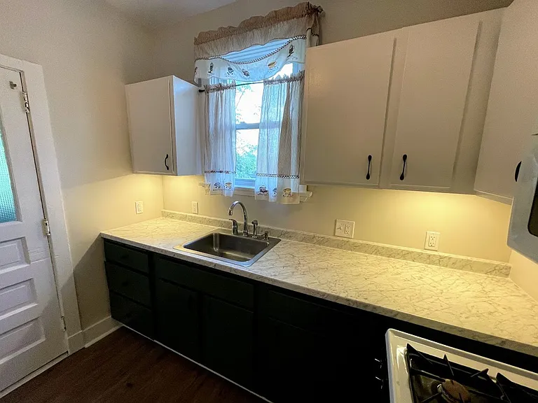 205 Van Wyck Ave — Photo 2