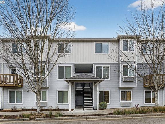 3rd image of 217 NE 146th Ave APT 5