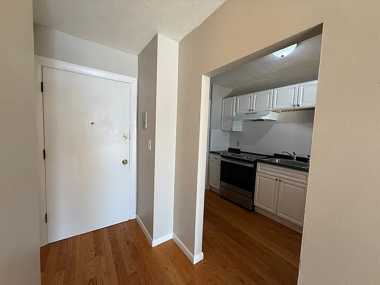 44 Maple St #101 — Photo 2