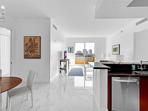 2nd image of 403 S Sapodilla Ave #707-P