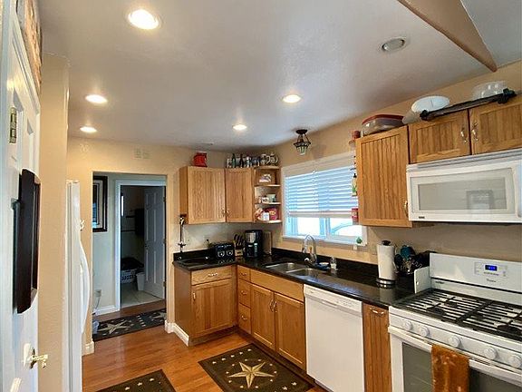 5th image of 1010 W Main Ave