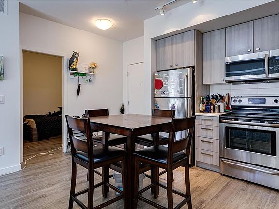 4th image of 935 Academy Way #123