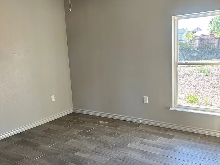 2458 De Leon Dr — Photo 4