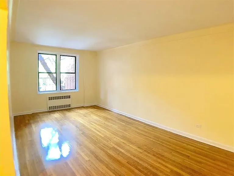 180 E 17th St #514 — Photo 2