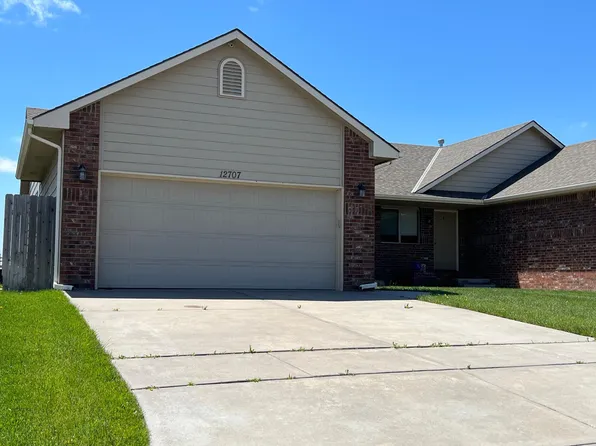 12707 E Willowgreen Cir, Wichita, KS 67207