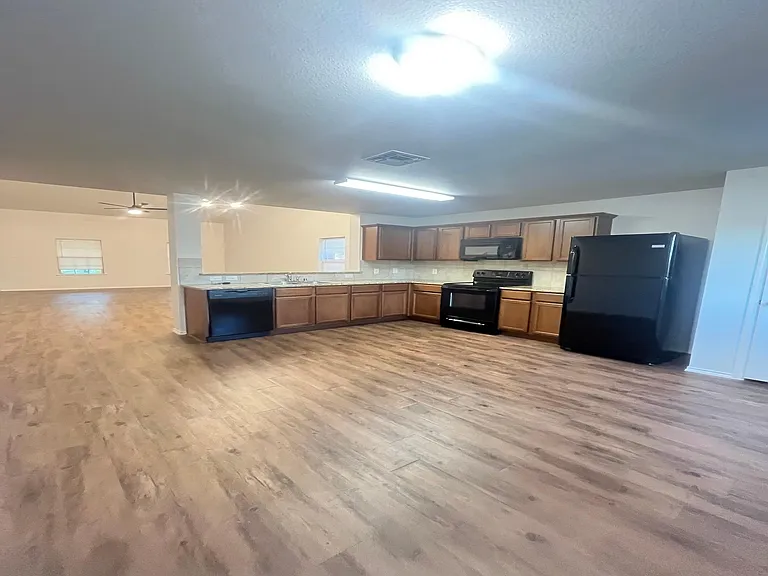 1903 Prairie View Dr — Photo 12