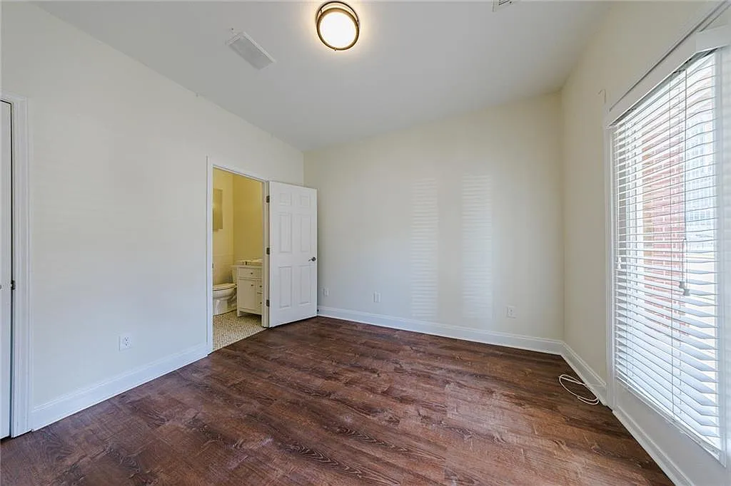 3 bed, 3.5 bath, 1270 sqft, $3,000 — Photo 3