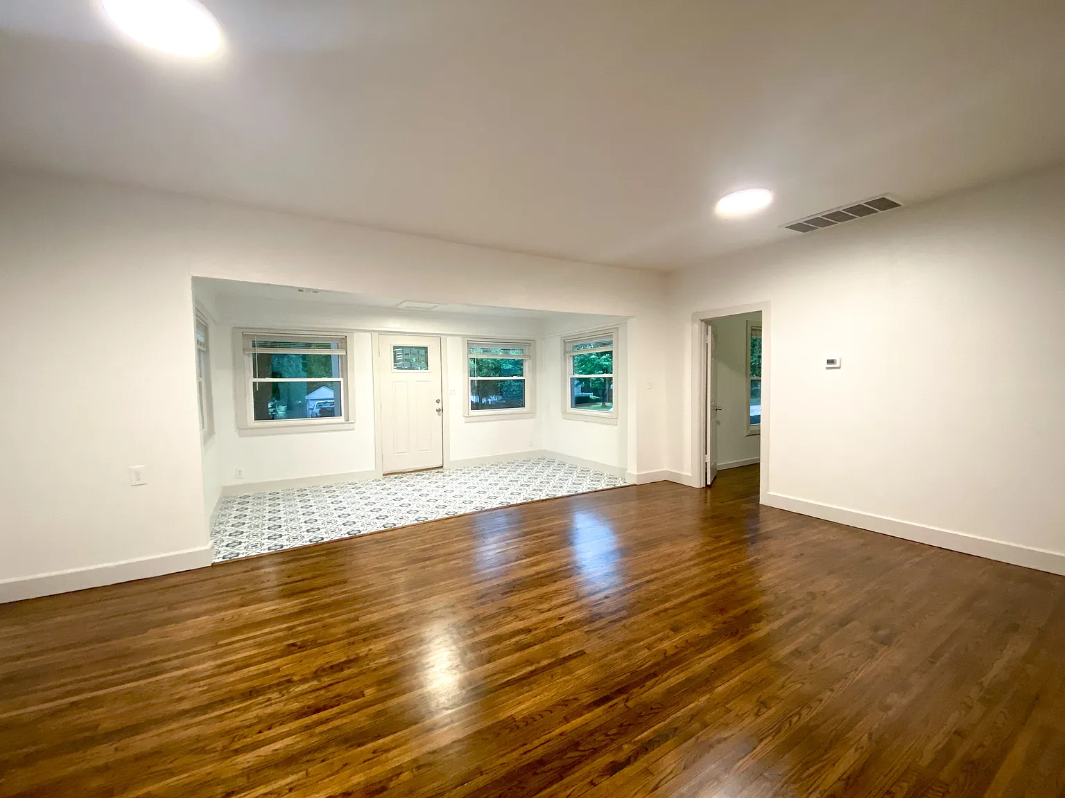 2 bed, 1080 sqft, $1,295 — Photo 2