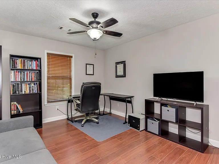 135 Summerfield Cir — Photo 18