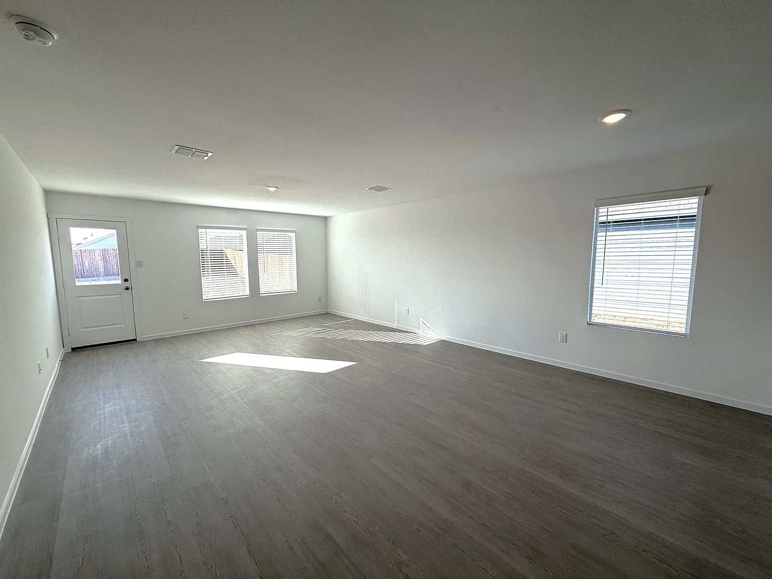 3 bed, 1474 sqft, $2,095 — Photo 4