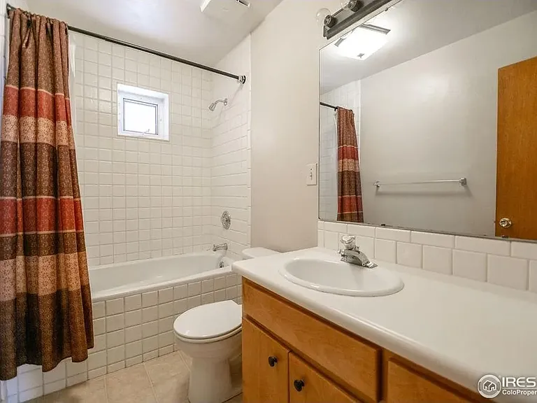 1305 W Myrtle St — Photo 4
