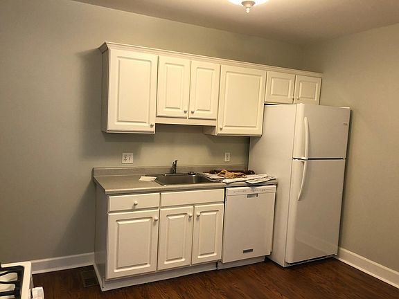 5th image of 127 S Main St APT 1